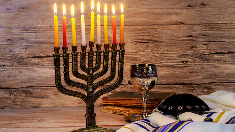 Chanukah Lights Up the Season