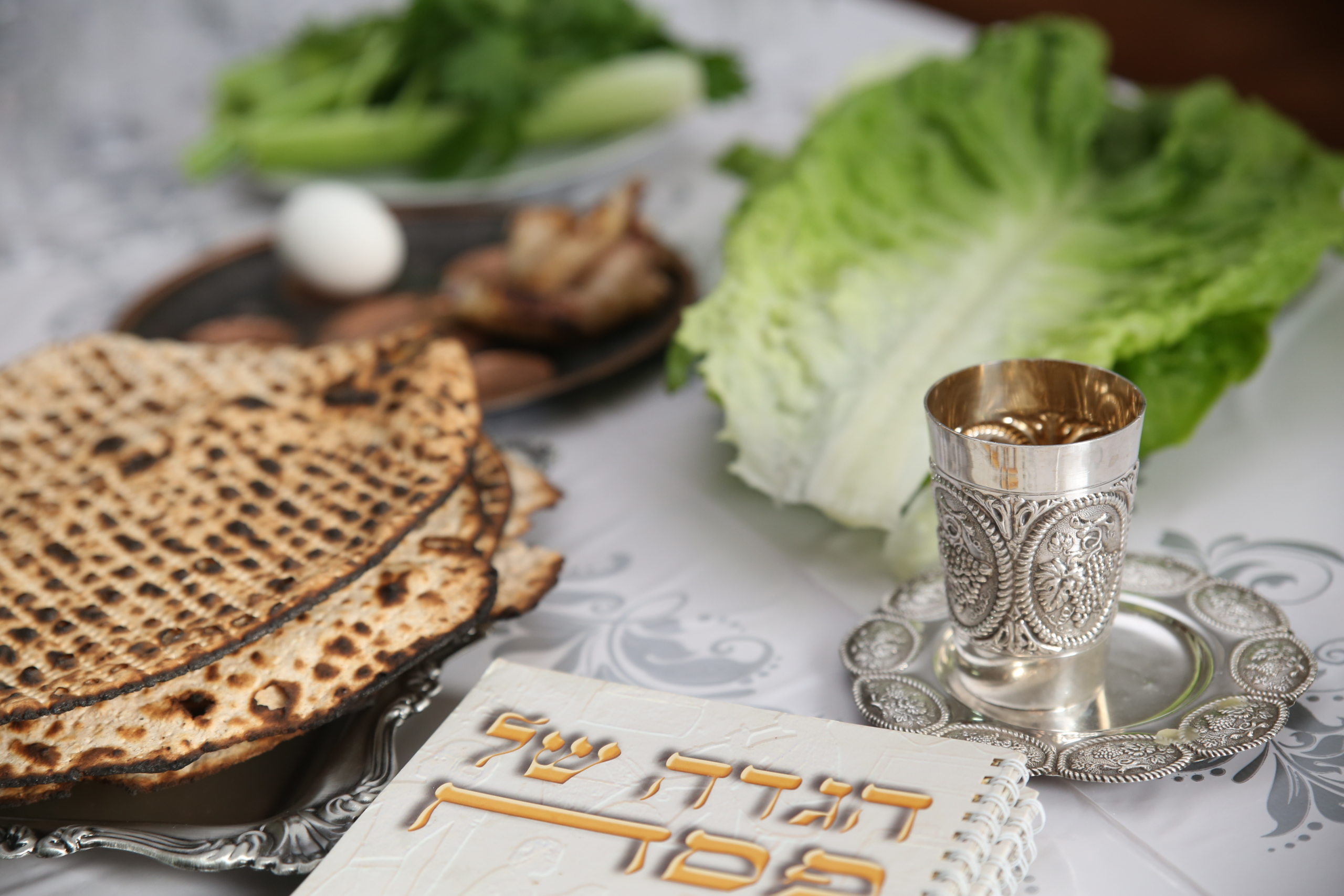 passover table setup